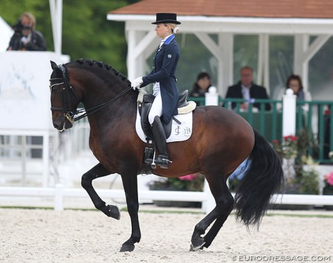 After a 10-month absence from the CDI ring, Maria Caetano introduced her rising Grand Prix horse, 9-year old Lusitano Fenix de Tineo (by Rubi AR) at Grand Prix level.