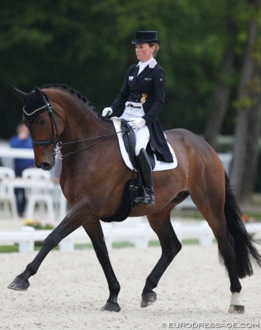 Helen Langehanenberg made her CDI debut on her new rising Grand Prix horse, Hollywood (by Herzensdieb). The test was certainly more a confidence building round, as the horse was consistently overbent, behind the vertical and with the poll dropped. Big strong mover though!