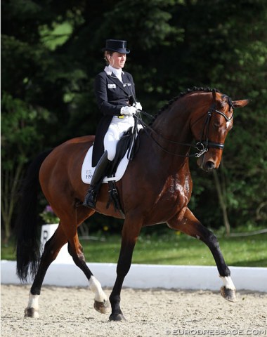 Helen Langehanenberg and Vayron warming up