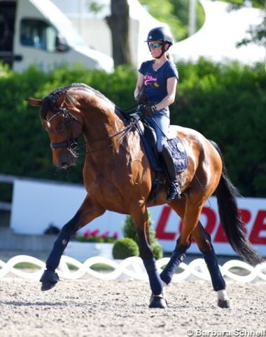 Helen Langehanenberg and her small tour horse Vayron