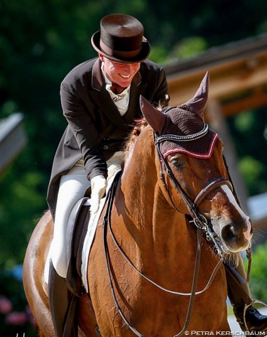 Amanda Hartung pats Furst Flipper (by Furst Nymphenburg x Wolkentanz I)