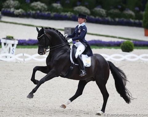 Therese Nilshagen has Dante Weltino in a much better frame and shows progress here in Aachen. The wonderful stallion is a delight to watch and no stays more up in the bridle. The tempi changes need to be straighter in the body though