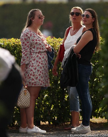 Knowing each other from FEI pony time, former European Pony Champion Antoinette te Riele (left) and retired Spanish U25 rider Alexandra Barbançon (right)