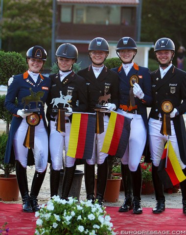 The top five in the Intermediaire II: Jeanine Nieuwenhuis, Jil Marielle Becks, Bianca Nowag, Denise Nekeman, Raphael Netz