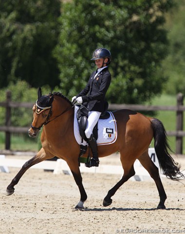 Liezel Everars on FS Capelli de Niro