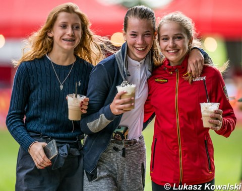 2016 and 2017 European Pony Champion Lucie Anouk Baumgurtel (left) having a good time with the German girls in Strzegom