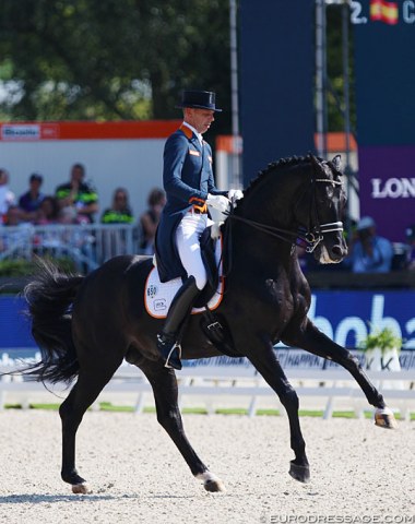 Hans Peter Minderhoud and Dream Boy rode to nice piano tunes in the piaffe and passage, the rest of the music was not catchy. The stallion showed great two tempi changes and canter half pass to the left.