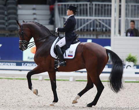 One of the big surprises in Rotterdam: Elena Sidneva on Fuhur. What a wonderful piaffe-passage this horse has, so correct!