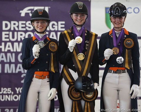 The young riders' kur podium: Esmee Donkers, Semmieke Rothenberger, Kimberly Pap