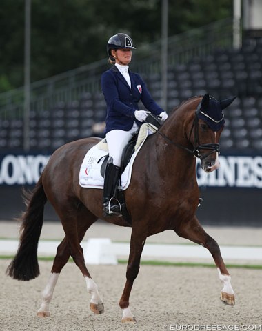 Danish born Luxembourg rider Kristine Möller brought two horses to Ermelo, both showed impeccable training. This the wonderfully named Quatre Quarts a L'Orange (French for Orange Cake)