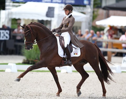 Belgian Larissa Pauluis on the Westfalian Valentin (by Vitalis x Fidermark). The stallion is a big prancey with his front leg but they showed a good, solid test. Will be exciting to see where they will go to in the future