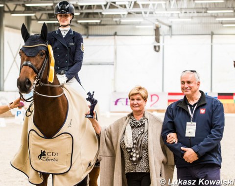 Caroline Lass with judge Sissy Max-Theurer and show director Andrzej Salacki