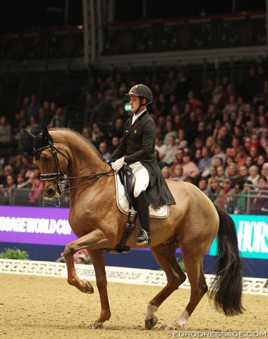 Riding his fourth time in London, Belgian Simon Missiaen, on his talented but (mentally) still very green Charlie (by Florencio). He competed Vradin three times in Olympia before