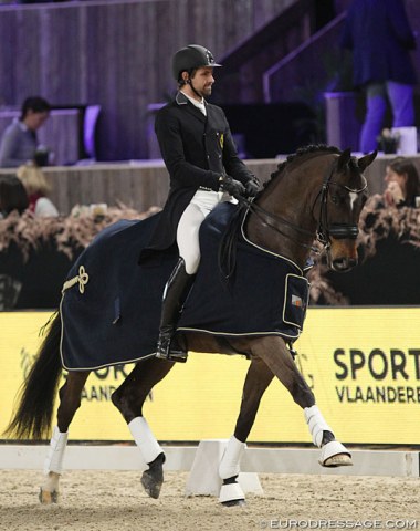 Thibault Vandenberghe wins the Prix St Georges on Santiago Song