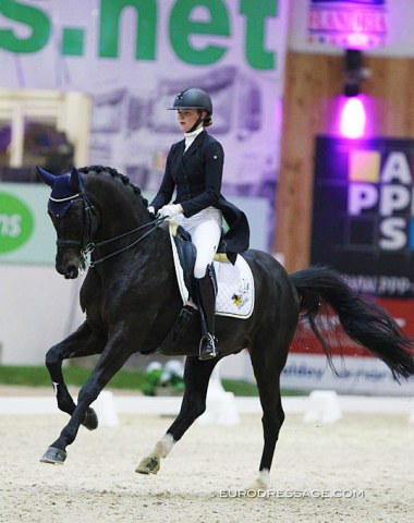 Kristy de Roo on Superio (by Sorento)