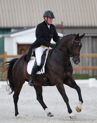 Frederik van de Keere on Peanut (by Painted Black x Jazz)