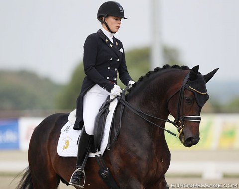 Lena Waldmann on Feu d'Or (by Fackeltanz x Rohdiamant)