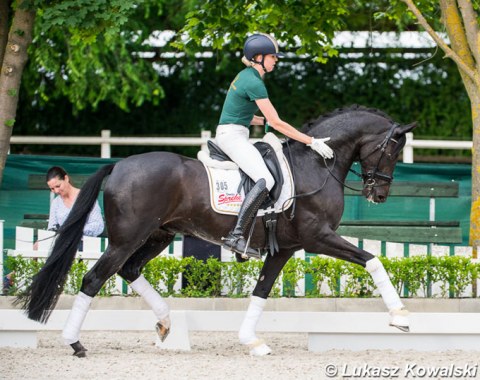 Simone Pearce schooling Montevideo