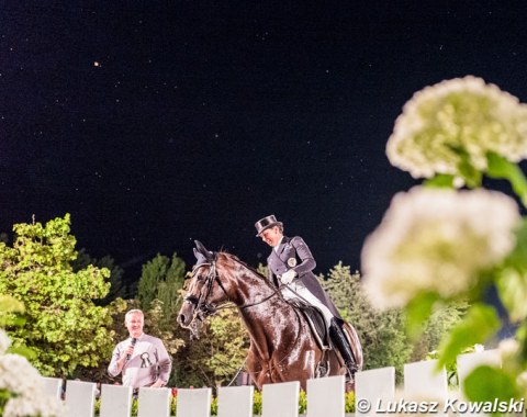 Starry sky in Mariakalnok as Belinda Weinbauer leaves the arena