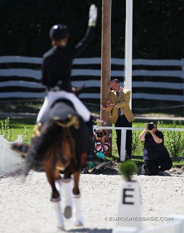 Dutch judge Eddy de Wolff van Westerrode joins the photographers for a snapshot of the prize giving ceremony