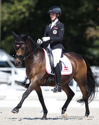 Good old Antares. This 19-year old is now in his 9th consecutive year at international pony level and his mileage is really starting to show...