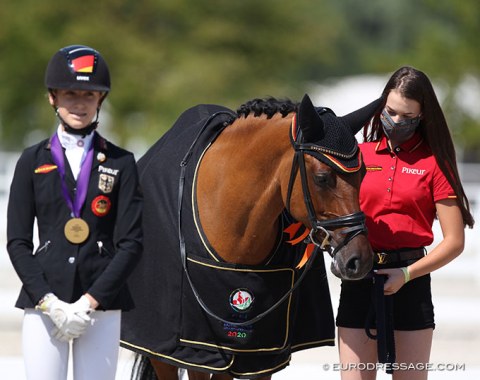 Hungarian junior rider Hanna Hoffer is handling Nasdaq at the prize giving ceremony