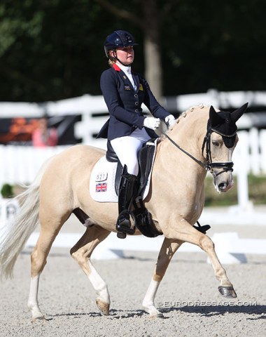 British Annabella Pidgley had her hands full with a spooky Cognac IX who got distracted by the windy conditions