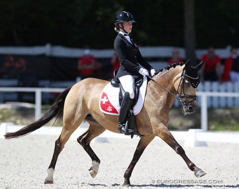 Another wonderful pair: Swiss Layla Schmid sits beautifully on her Ashen Dew Drop. The pony might not be the biggest mover, but the riding was soft and accurate