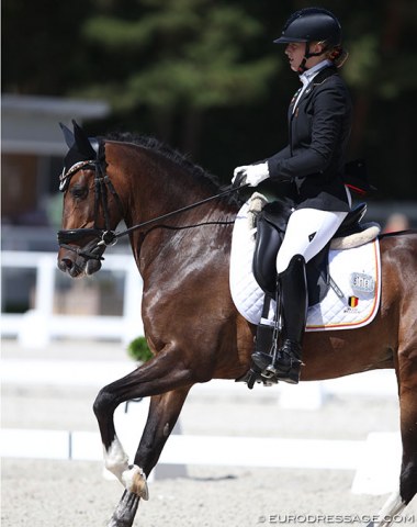 Cool as a cucumber, Belgian team newcomer Britt van de Weyer produced a super strong, focused ride on N-Constantino van de Bolkerhoeve as last rider to go for her team