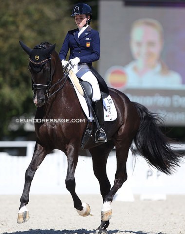 Spanish Natalia Bacariza Danguillecourt on Dhannie
