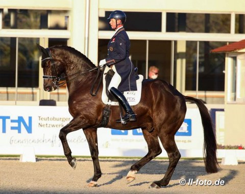 Carl Hester and En Vogue (by Jazz) dealt with tension issues in the beginning of his ride, but recovered with very nice canter work