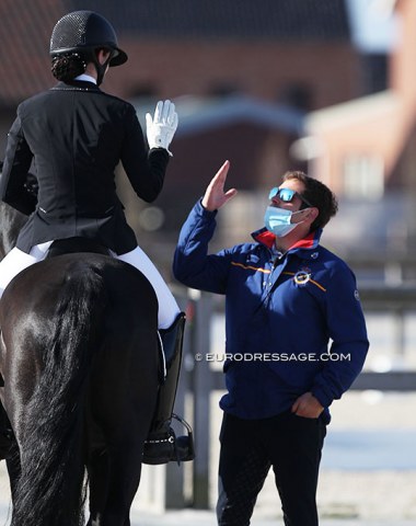 Louise Hooijen and Antonio Laiz Zandio high five