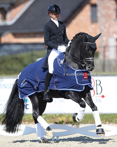 Hans Peter Minderhoud and Dream Boy in the lap of honour