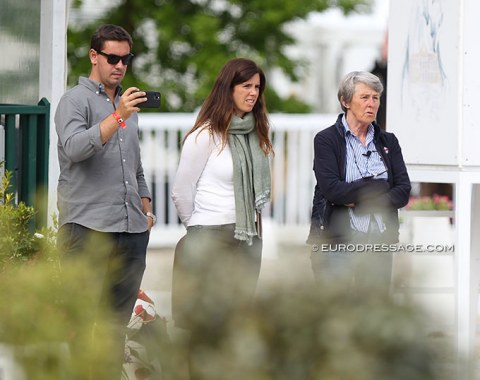 Maria Pais do Amaral (center) with Portugal's team trainer Kyra Kyrklund