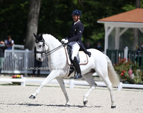 Fractured arm or not, Arnaud Serre competes his wife Anne Sophie's Vistoso de Massa