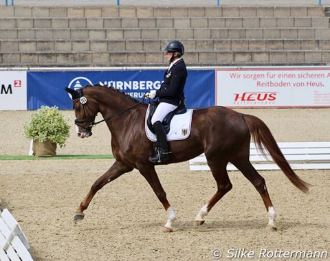 Look twice: It is not Bella Rose, but La Boum of Heidemarie Dresing during  their ride in Grade II. The 8-year-old mare stands out with her gaits andthe degree of harmony with her rider