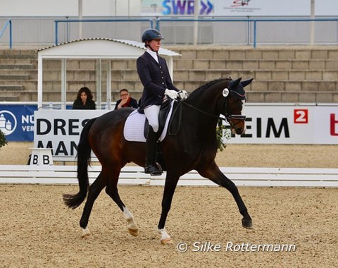 Always ridden in an absolutely exemplary frame and a light contact, Andrea Lahmeyer's Quinsam L showed beautifully developed impulsion.