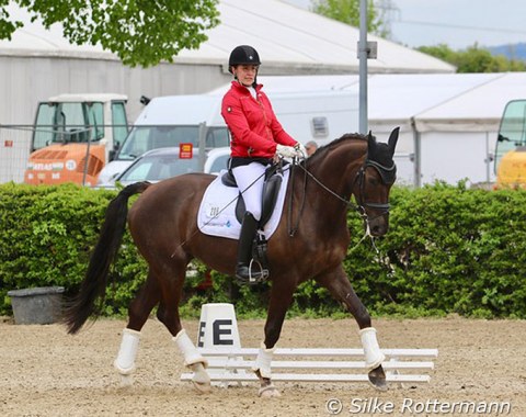 23-year-young Gianna Regenbrecht and her mare Selma Stromberg in the warm-up.