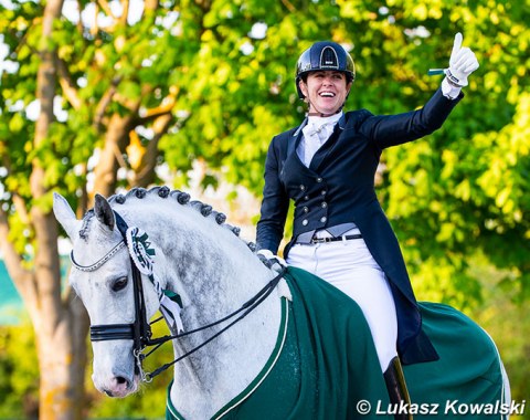 Lyndal Oatley astride Eros in the prize giving ceremony