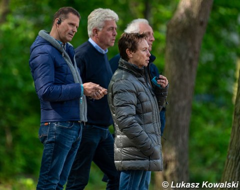 But former German pony team trainer Connie Endres was still there as well. Youth team trainer Hans-Heinrich Meyer zu Strohen in the background