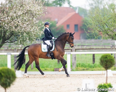 Leonie Honnefelder on For Deluxe