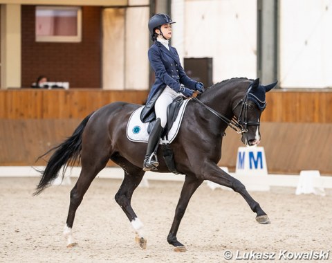 Lena Czakanska on Victory