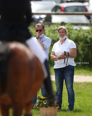 Katharina Dulffer's mom watching her ride