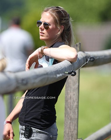 Belgian Rio Olympian Jorinde Verwimp coaching her distant cousin Elise Verwimp. 