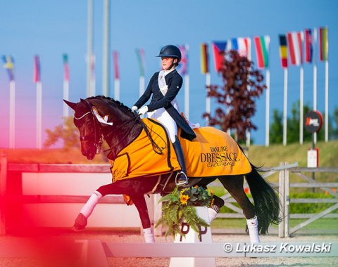 Eva Vavrikova on Belle Ennie