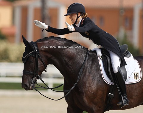 Lucie-Anouk Baumgurtel pats Hugo FH