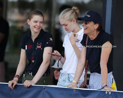 Helena and Allegra Schmitz-Morkramer watching Lena Merkt compete