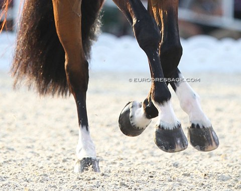 Synchronous feet