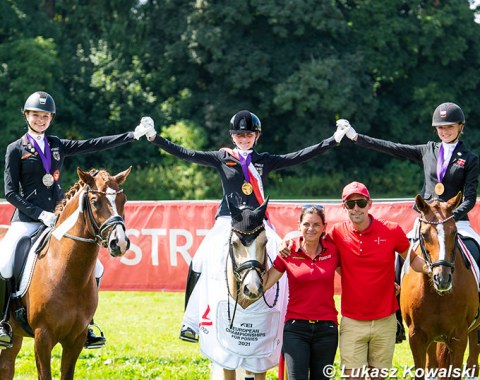 Antonia Roth, Rose Oatley, German tean trainer Caroline Roost, Danish team trainer Dennis Fisker, and Sophia Obel Jorgensen