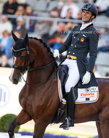 Juan Matute Guimon rides a one-handed pirouette on Quantico